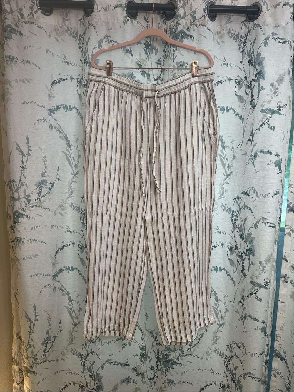 Old Navy Cream and Black Striped Drawstring Straight-Leg Pants